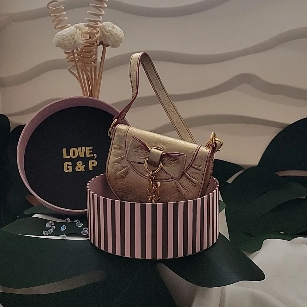 ✨️JUICY COUTURE✨️ gold and Pink Wristlet, W/box. - Picture 6 of 6
